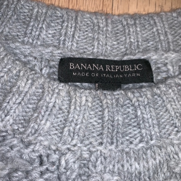 Banana Republic Italian Yarn Crew Sweater (Gray) - Picture 2 of 3